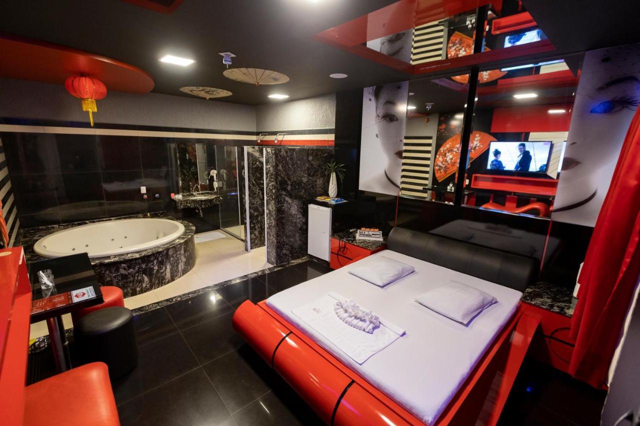 Love hotel Troia *