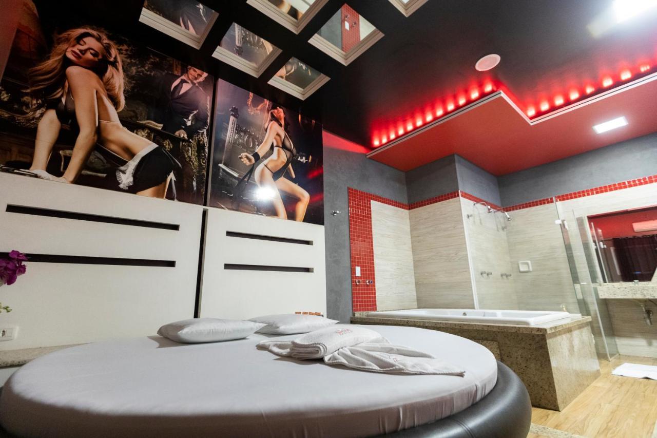 Love hotel Troia *