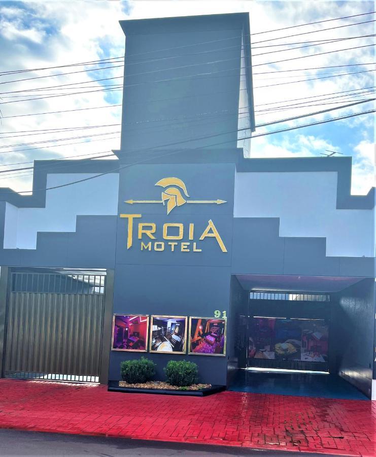 Love hotel Troia *