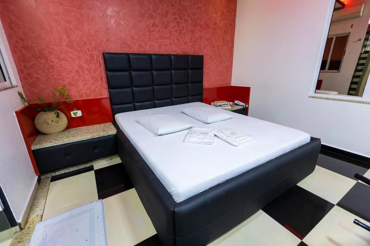 Love hotel Troia *